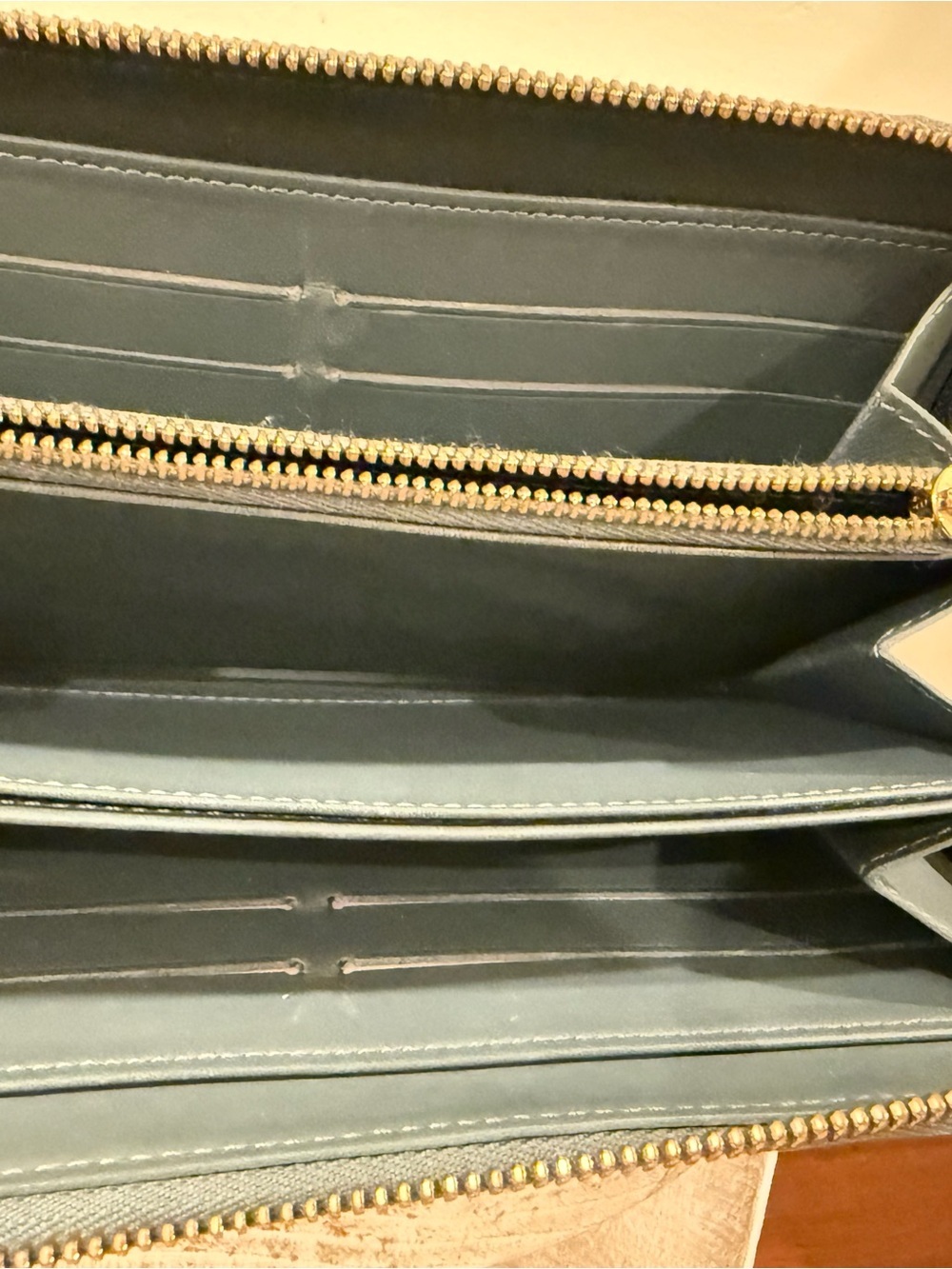 Authentic Louis Vuitton Vernis Patent Zip Wallet - Picture 9 of 16